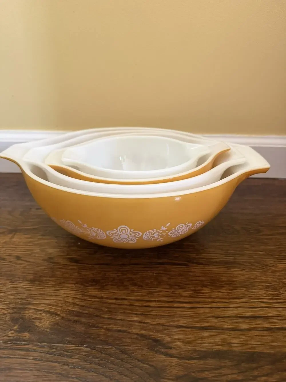 Pyrex Vintage Butterly Gold Cinderella Mixing Bowl Set Of 4